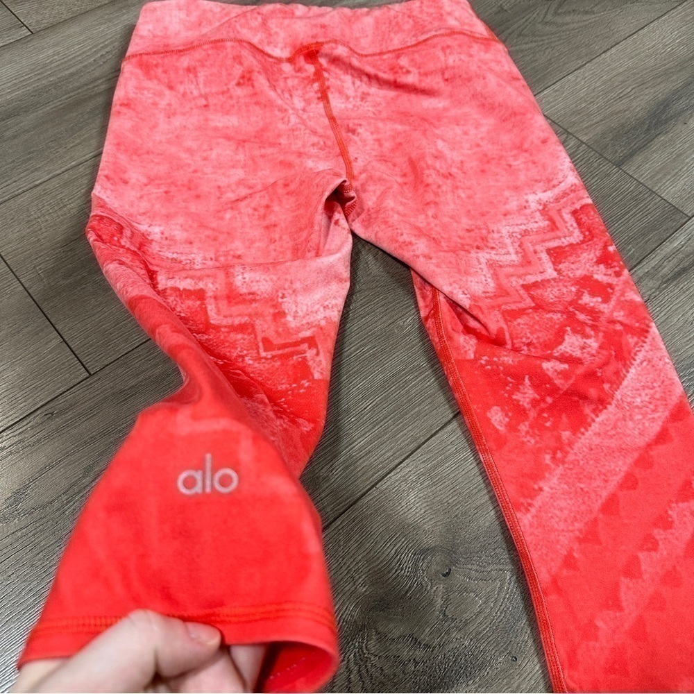 ALO Yoga Airbrush Poppy Gym Workout Capri Casbah Print Legging size Medium